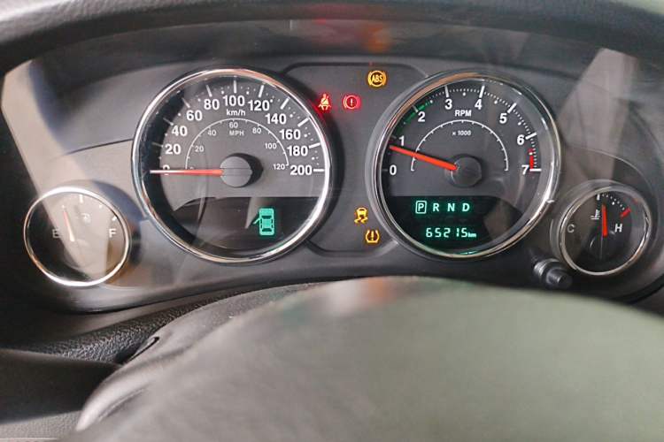 Used Jeep Wrangler 2014 3.0L Sahara Four-Door Edition Odometer Close Up