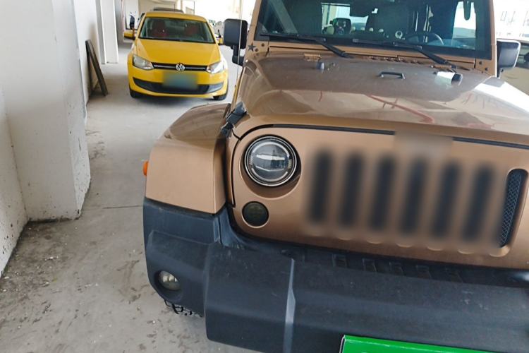 Used Jeep Wrangler 2014 3.0L Sahara Four-Door Edition Right Front Headlight