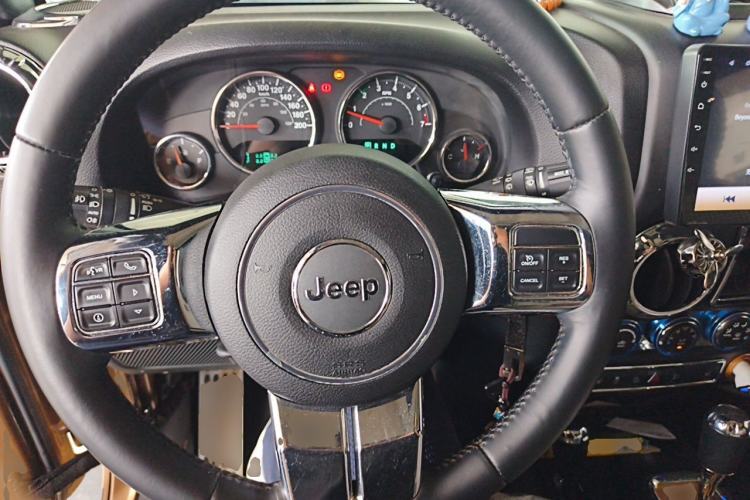 Used Jeep Wrangler 2014 3.0L Sahara Four-Door Edition Steering Wheel