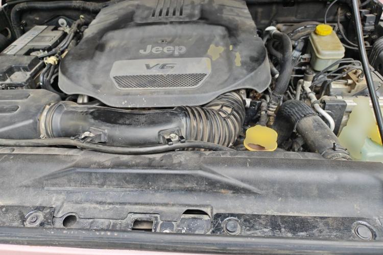 Used Jeep Wrangler 2014 3.0L Sahara Four-Door Edition Engine Bay