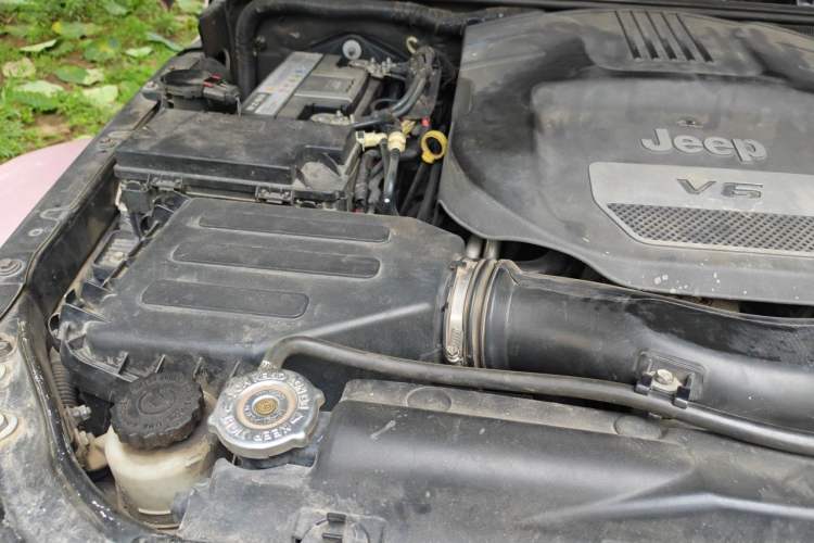 Used Jeep Wrangler 2014 3.0L Sahara Four-Door Edition Engine Bay Right