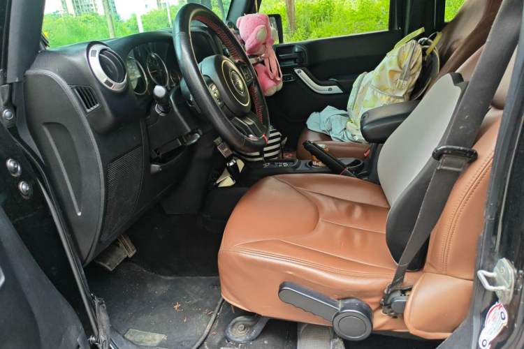 Used Jeep Wrangler 2014 3.0L Sahara Four-Door Edition Left Front Seat