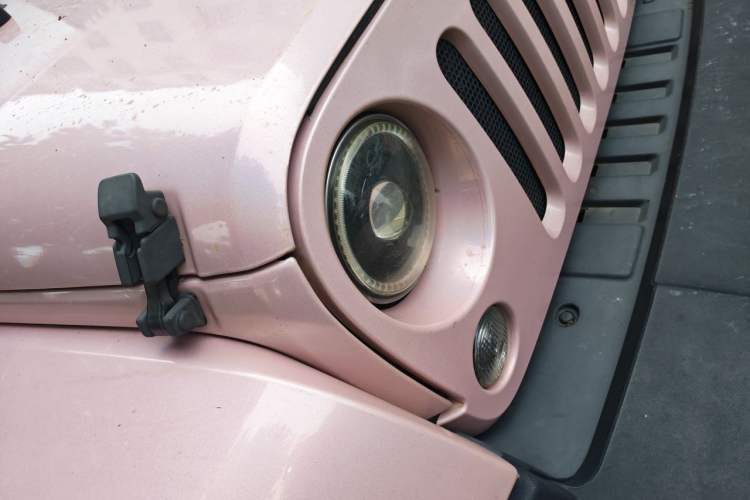 Used Jeep Wrangler 2014 3.0L Sahara Four-Door Edition Right Front Headlight