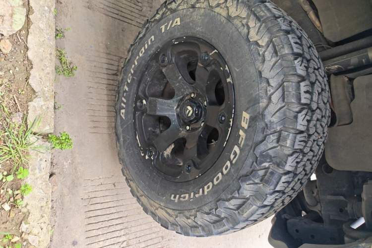 Used Jeep Wrangler 2014 3.0L Sahara Four-Door Edition Right Front Wheel Hub