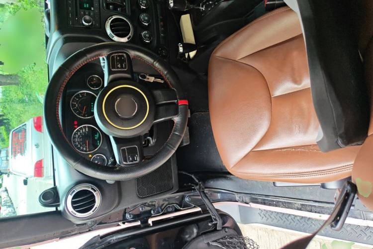 Used Jeep Wrangler 2014 3.0L Sahara Four-Door Edition Steering Wheel