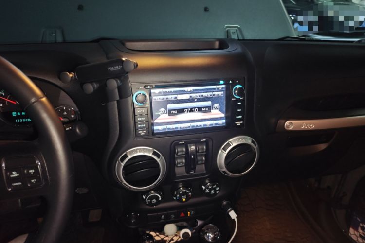 Used Jeep Wrangler 2014 2.8TD Sahara Four-Door Edition Audio And AC Panel