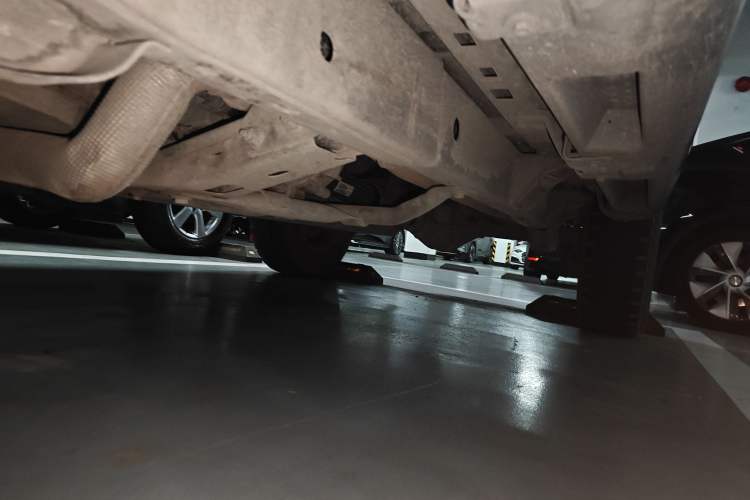 Used Jeep Wrangler 2014 2.8TD Sahara Four-Door Edition Chassis Front Left