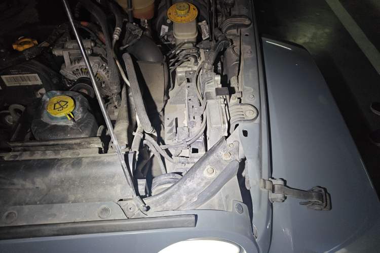 Used Jeep Wrangler 2014 2.8TD Sahara Four-Door Edition Engine Bay Left