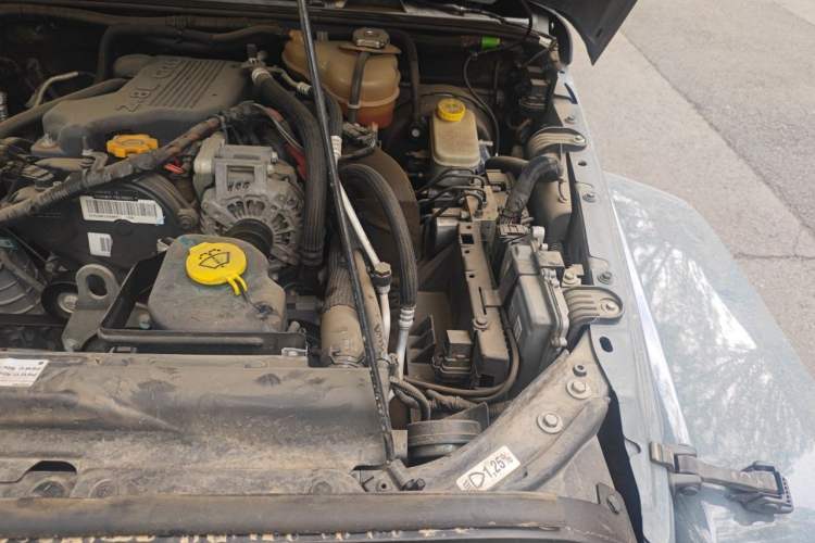 Used Jeep Wrangler 2014 2.8TD Sahara Four-Door Edition Engine Bay Left