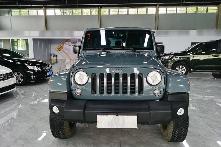 Used Jeep Wrangler 2014 2.8TD Sahara Four-Door Edition Exterior 1