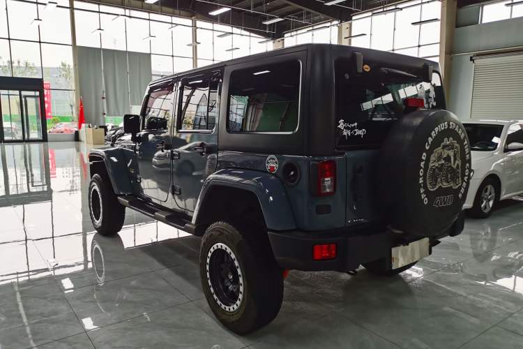 Used Jeep Wrangler 2014 2.8TD Sahara Four-Door Edition Exterior 3