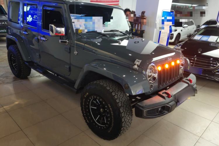 Used Jeep Wrangler 2014 3.0L Sahara Four-Door Edition Front Right 45 Deg