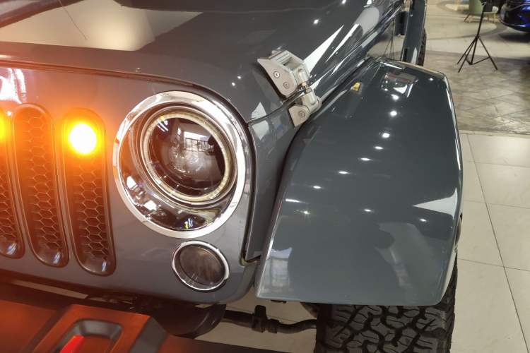 Used Jeep Wrangler 2014 3.0L Sahara Four-Door Edition Left Front Headlight