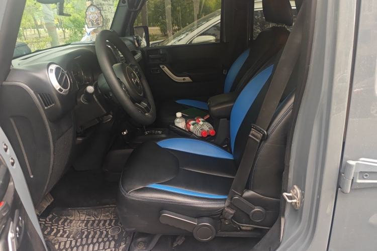 Used Jeep Wrangler 2014 2.8TD Sahara Four-Door Edition Left Front Seat