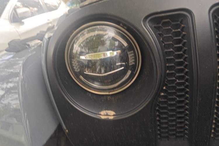 Used Jeep Wrangler 2014 2.8TD Sahara Four-Door Edition Right Front Headlight