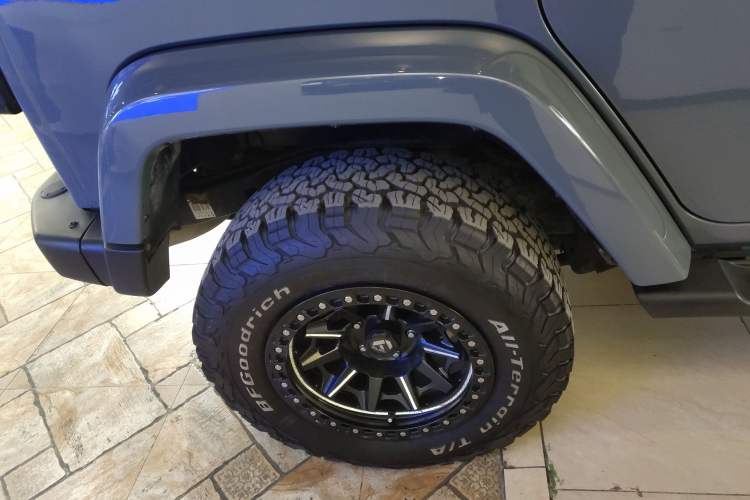 Used Jeep Wrangler 2014 3.0L Sahara Four-Door Edition Right Rear Wheel Hub