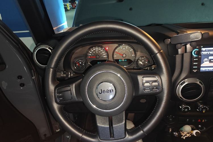 Used Jeep Wrangler 2014 2.8TD Sahara Four-Door Edition Steering Wheel