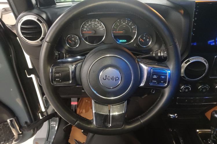 Used Jeep Wrangler 2014 3.0L Sahara Four-Door Edition Steering Wheel