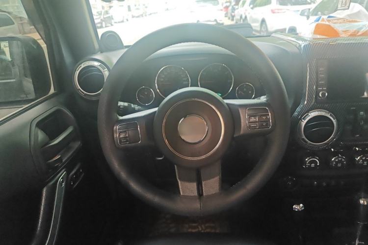 Used Jeep Wrangler 2014 2.8TD Sahara Four-Door Edition Steering Wheel