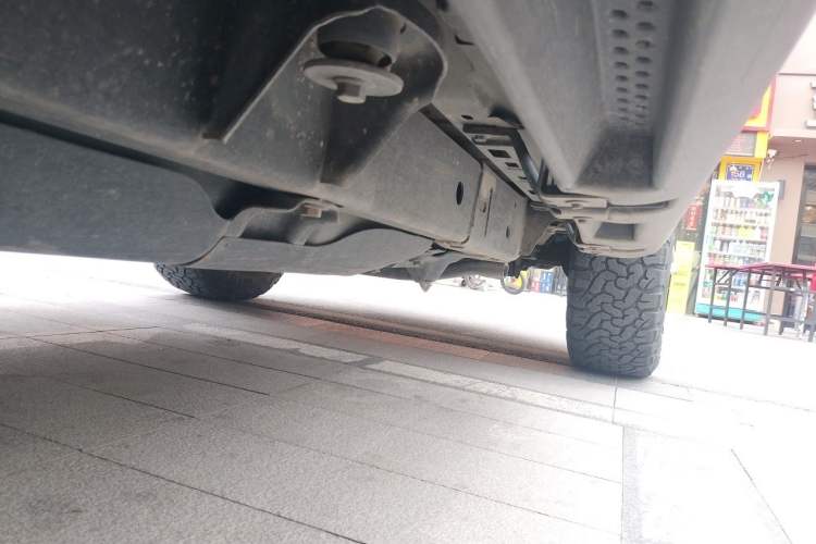 Used Jeep Wrangler 2014 2.8TD Sahara Four-Door Edition Chassis Front Right
