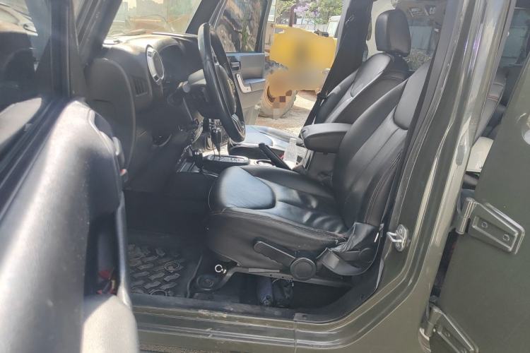 Used Jeep Wrangler 2014 2.8TD Sahara Four-Door Edition Driver Seat