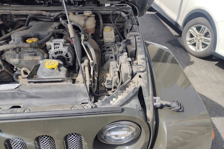 Used Jeep Wrangler 2014 2.8TD Sahara Four-Door Edition Engine Bay Left