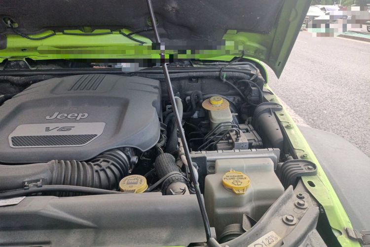 Used Jeep Wrangler 2014 3.0L Sahara Four-Door Edition Engine Bay Left