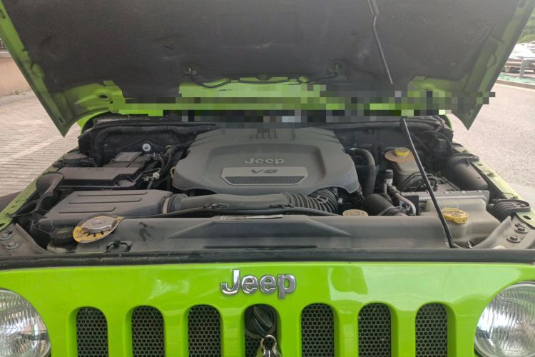 Used Jeep Wrangler 2014 3.0L Sahara Four-Door Edition Engine Bay