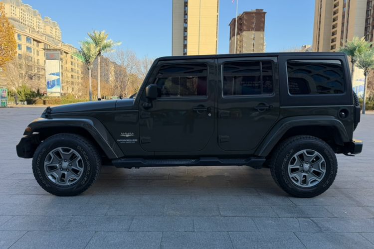 Used Jeep Wrangler 2014 3.0L Sahara Four-Door Edition Exterior 2