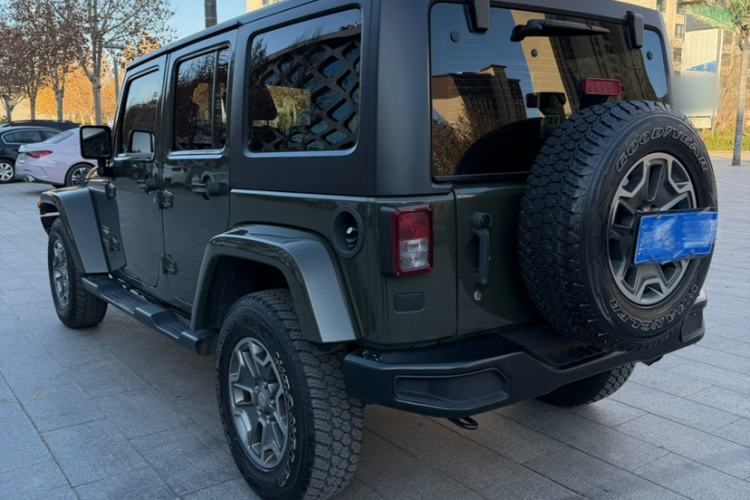 Used Jeep Wrangler 2014 3.0L Sahara Four-Door Edition Exterior 3
