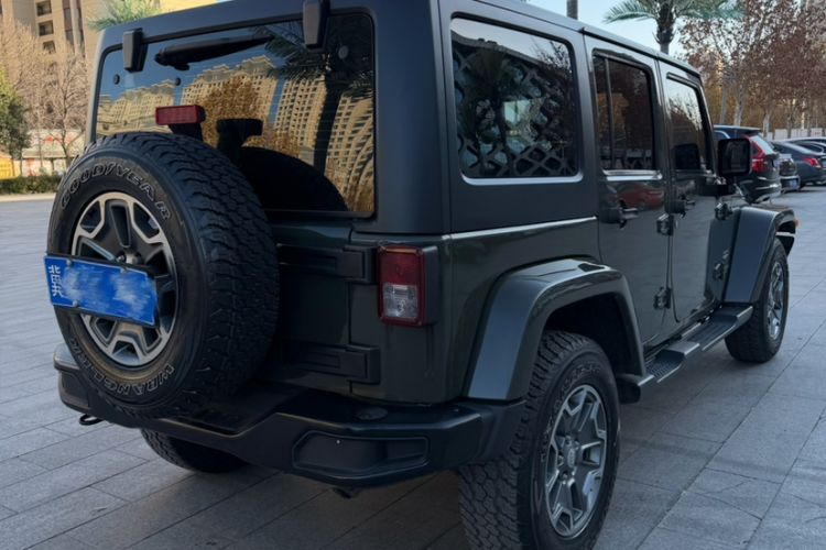 Used Jeep Wrangler 2014 3.0L Sahara Four-Door Edition Exterior 5