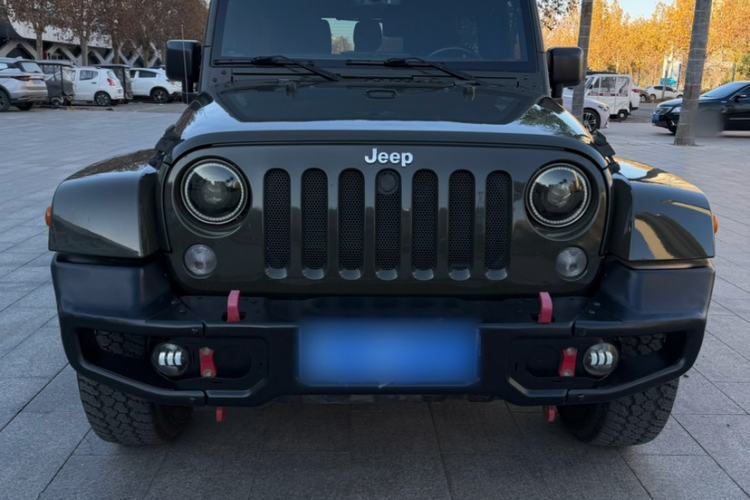 Used Jeep Wrangler 2014 3.0L Sahara Four-Door Edition Exterior 6