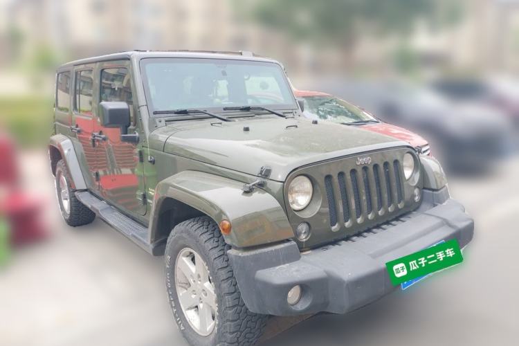 Used Jeep Wrangler 2014 2.8TD Sahara Four-Door Edition Front Right 45 Deg