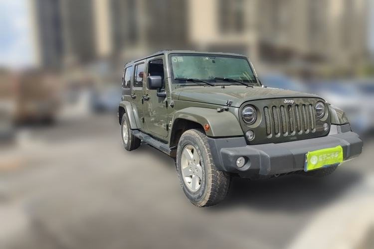 Used Jeep Wrangler 2014 2.8TD Sahara Four-Door Edition Front Right 45 Deg