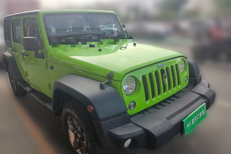 Used Jeep Wrangler 2014 3.0L Sahara Four-Door Edition Front Right 45 Deg