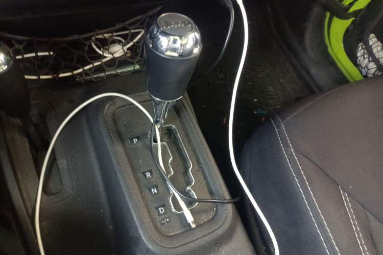Used Jeep Wrangler 2014 3.0L Sahara Four-Door Edition Gear Lever