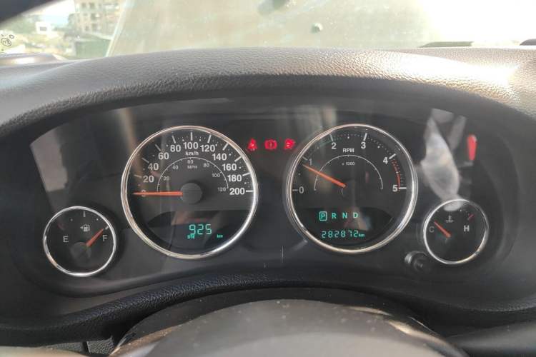 Used Jeep Wrangler 2014 2.8TD Sahara Four-Door Edition Instrument Cluster