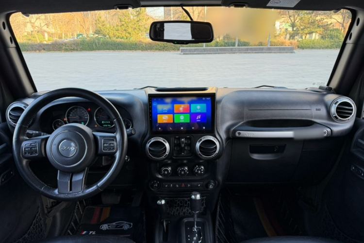 Used Jeep Wrangler 2014 3.0L Sahara Four-Door Edition Interior 1