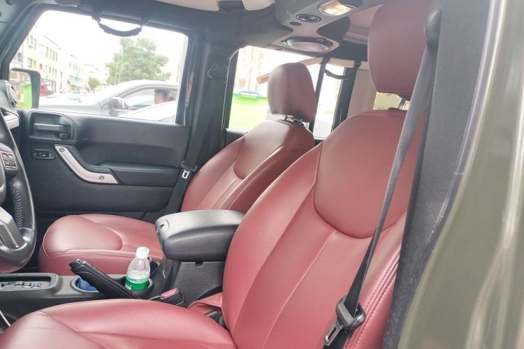Used Jeep Wrangler 2014 2.8TD Sahara Four-Door Edition Left Front Seat