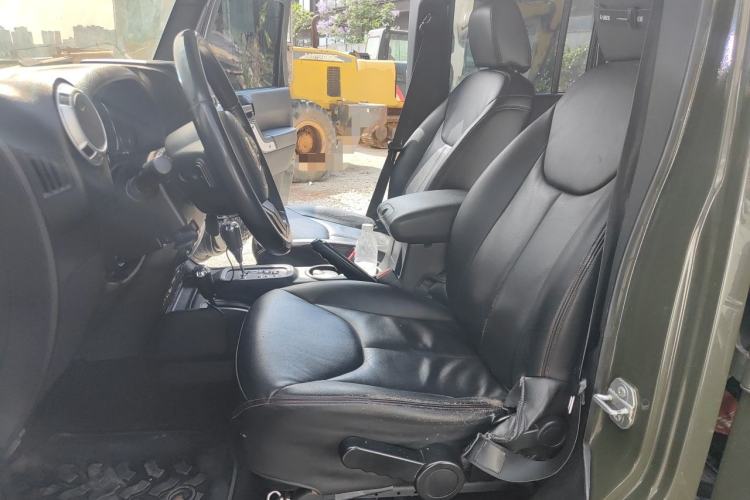 Used Jeep Wrangler 2014 2.8TD Sahara Four-Door Edition Left Front Seat