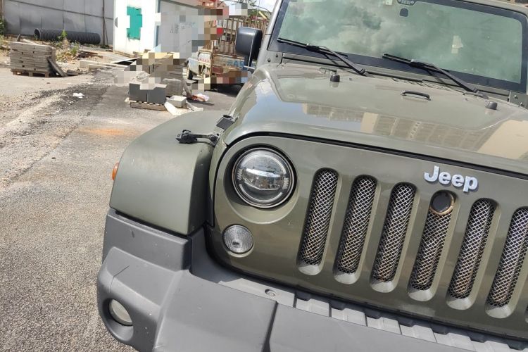 Used Jeep Wrangler 2014 2.8TD Sahara Four-Door Edition Right Front Headlight
