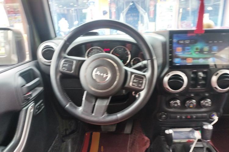 Used Jeep Wrangler 2014 2.8TD Sahara Four-Door Edition Steering Wheel