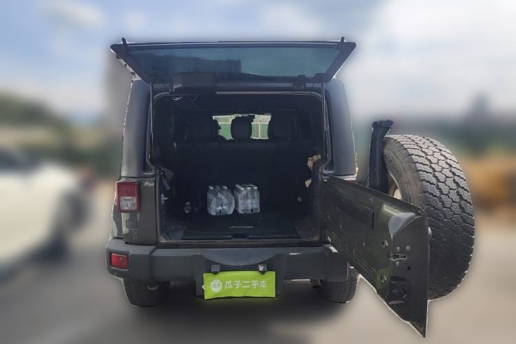 Used Jeep Wrangler 2014 2.8TD Sahara Four-Door Edition Trunk
