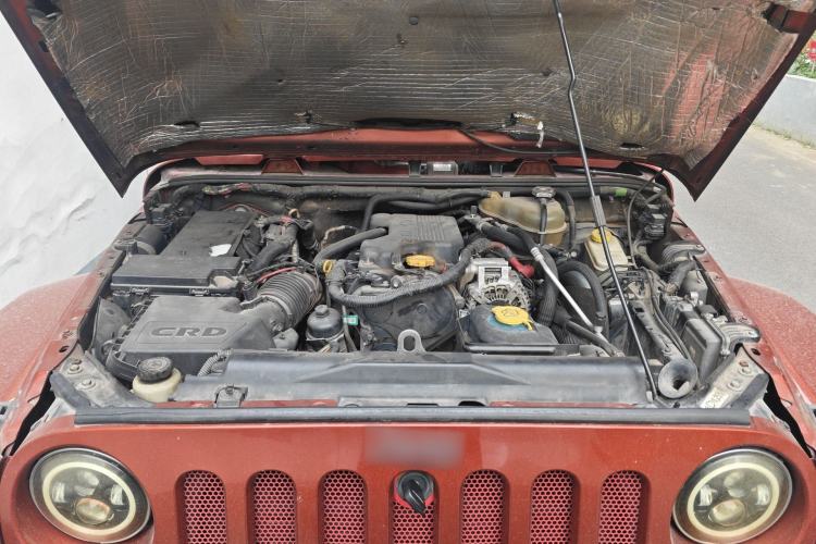 Used Jeep Wrangler 2014 2.8TD Sahara Four-Door Edition Engine Bay