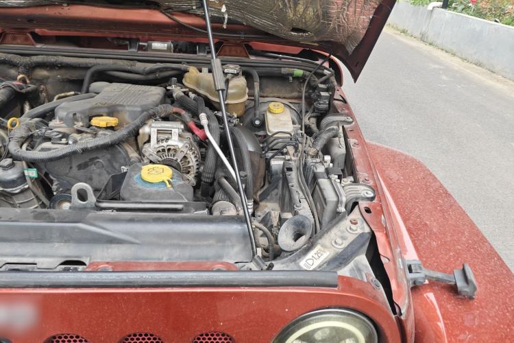 Used Jeep Wrangler 2014 2.8TD Sahara Four-Door Edition Engine Bay Left