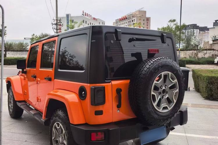 Used Jeep Wrangler 2014 3.0L Sahara Four-Door Edition Exterior 4