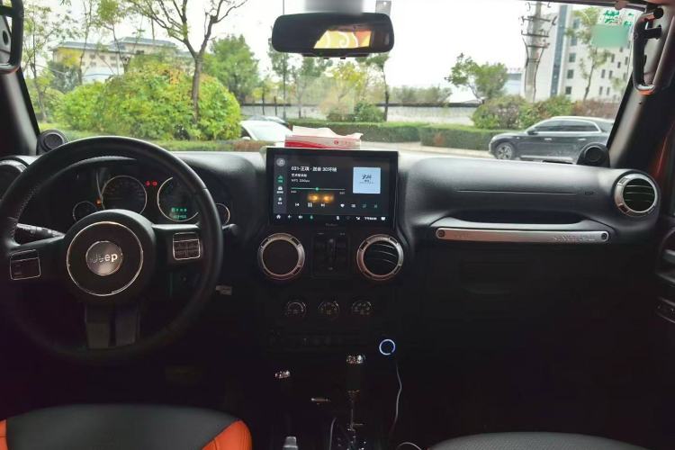 Used Jeep Wrangler 2014 3.0L Sahara Four-Door Edition Interior 1
