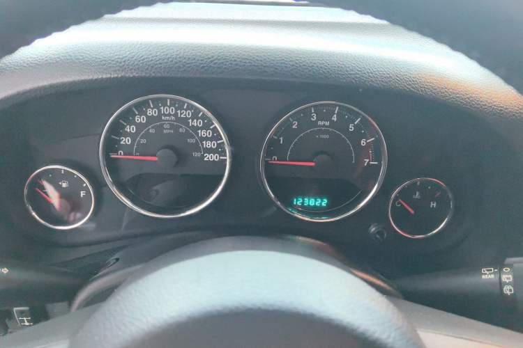 Used Jeep Wrangler 2014 3.0L Sahara Four-Door Edition Odometer Close Up