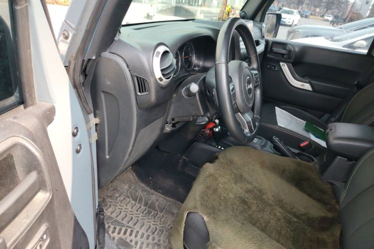Used Jeep Wrangler 2014 2.8TD Four-Door Sahara Edition Driver Seat