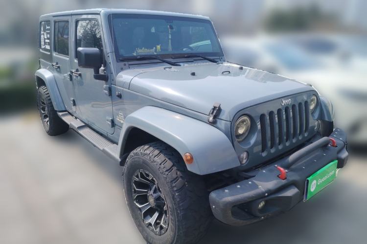 Used Jeep Wrangler 2014 2.8TD Four-Door Sahara Edition Front Right 45 Deg